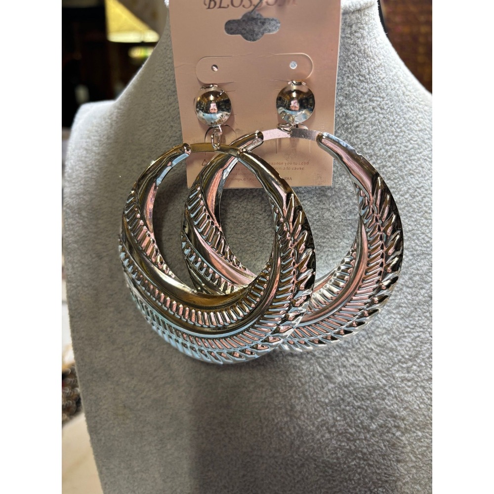 #22. Large Textured Clip-on Hoops